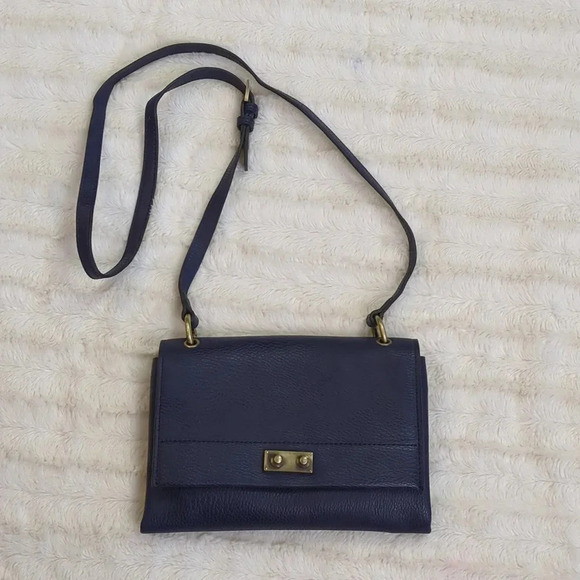 Sondra Roberts Squared Vegan Textured Crossbody Bag - Picture 1 of 10